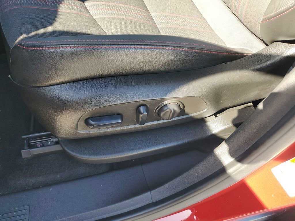Used 2024 Chevrolet Equinox RS FWD image 25