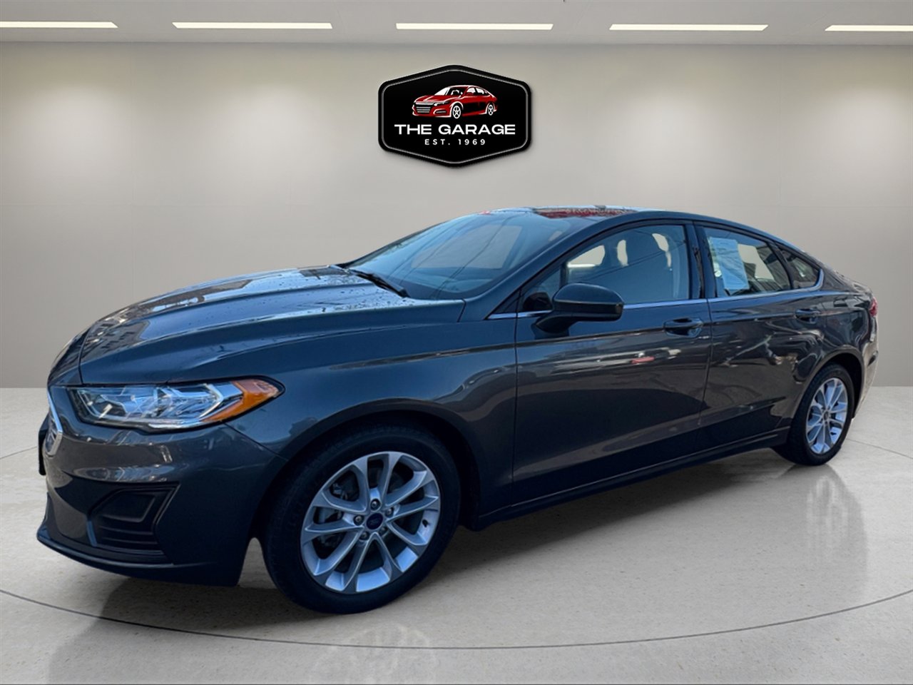 Used 2020 Ford Fusion SE image 3
