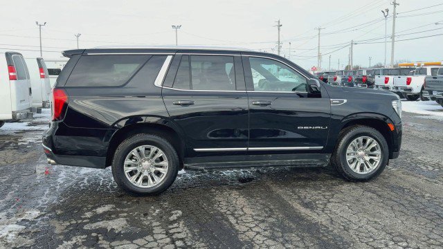 Used 2024 GMC Yukon Denali w/ Advanced Technology Package image 9