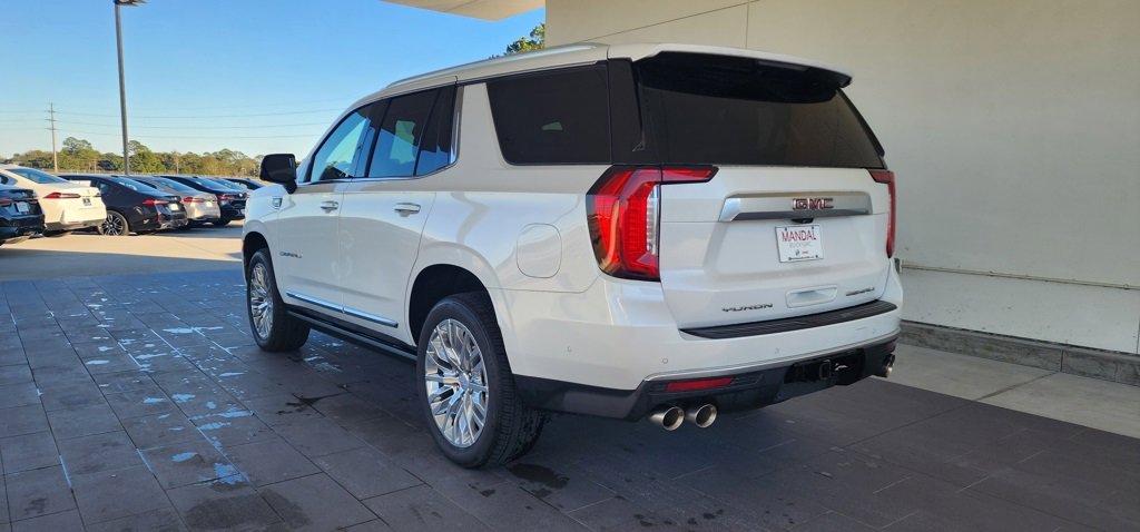 Used 2023 GMC Yukon Denali w/ Denali Reserve Package image 8