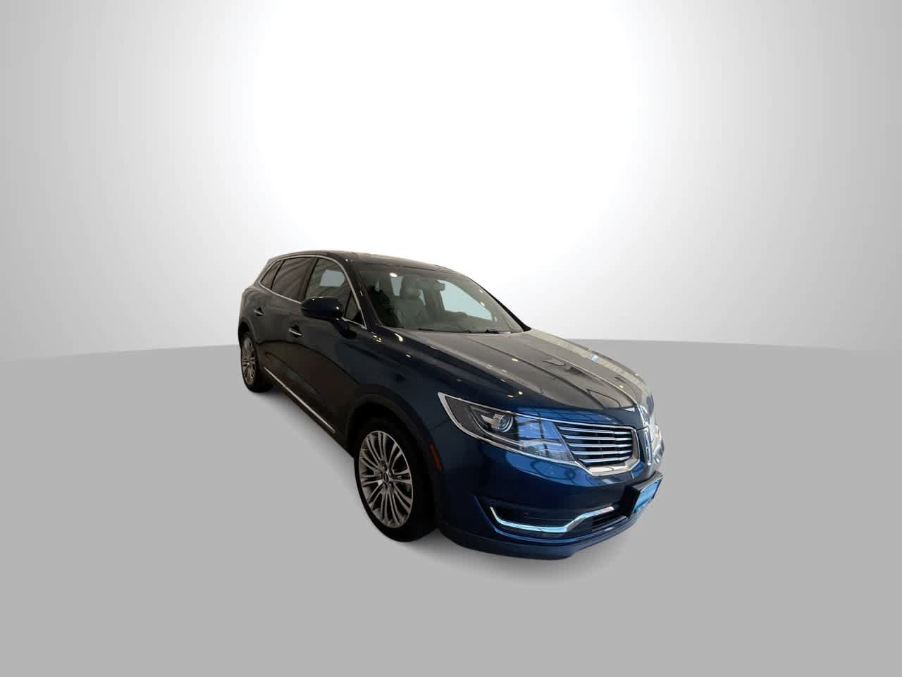 Used 2017 Lincoln MKX Reserve AWD/4WD image 2