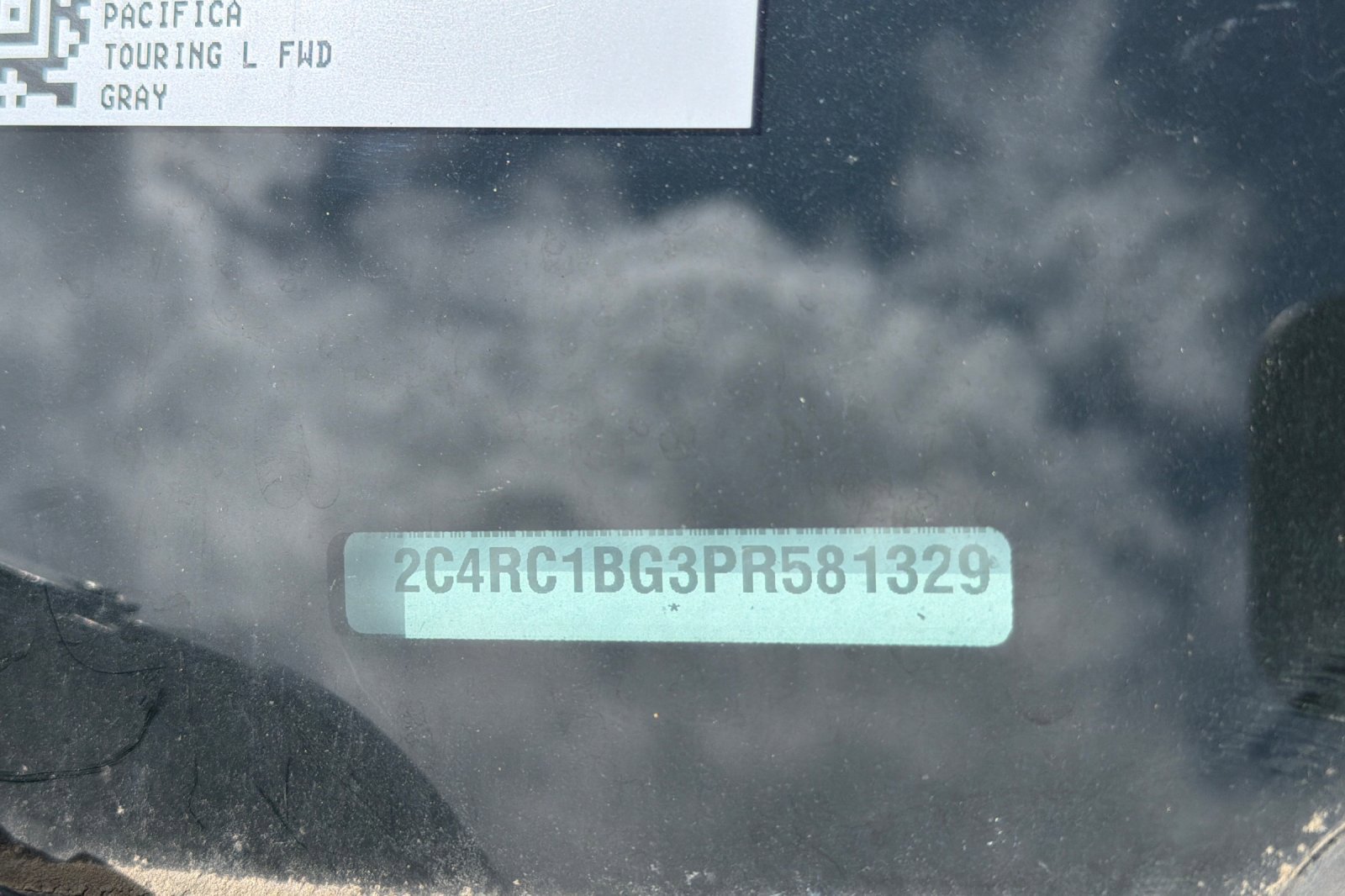 Used 2023 Chrysler Pacifica Touring-L FWD image 3