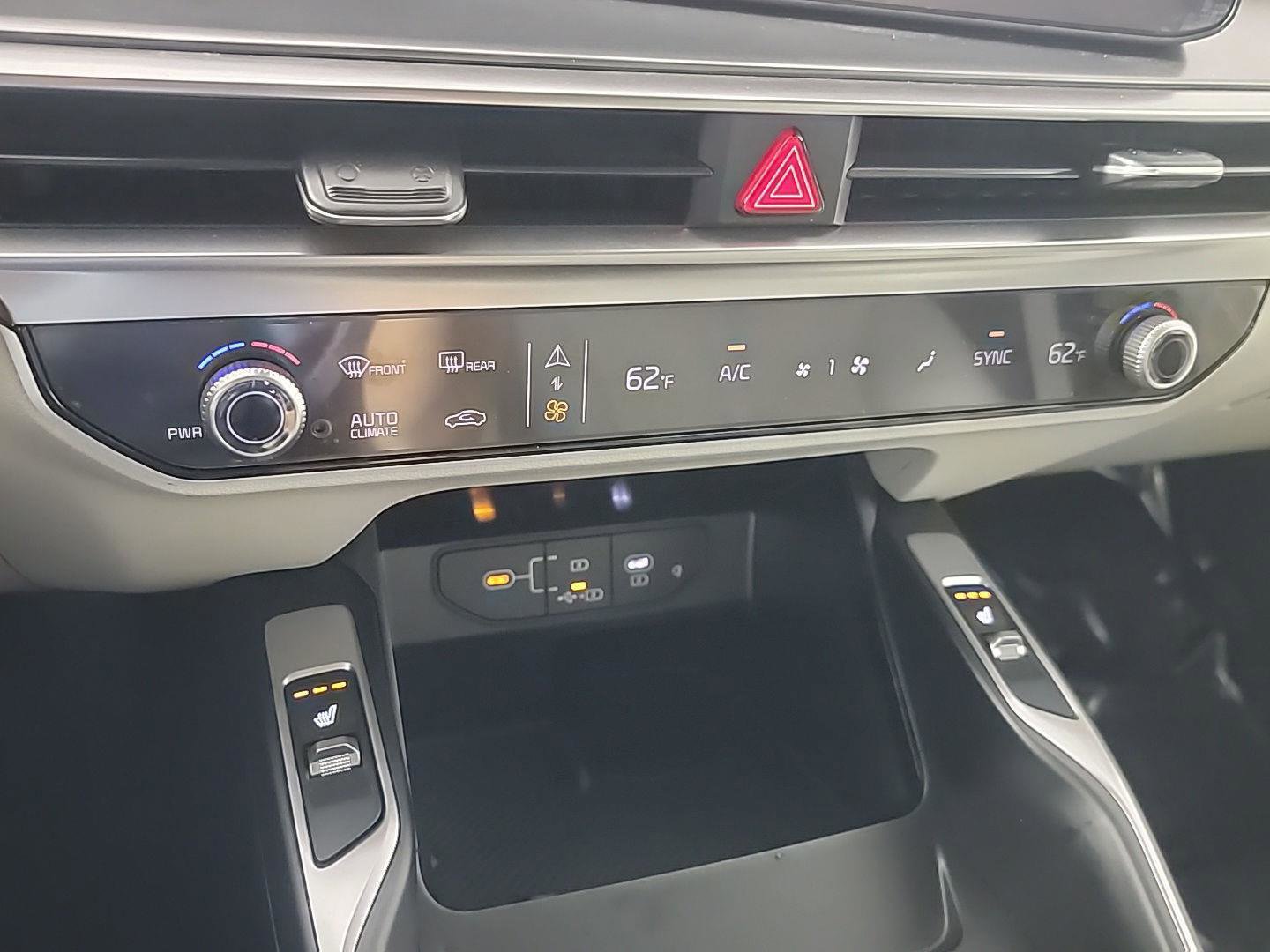 Used 2025 Kia Sorento S image 31