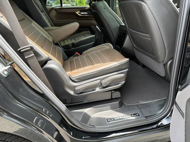 Used 2025 GMC Yukon Denali Ultimate AWD/4WD image 15