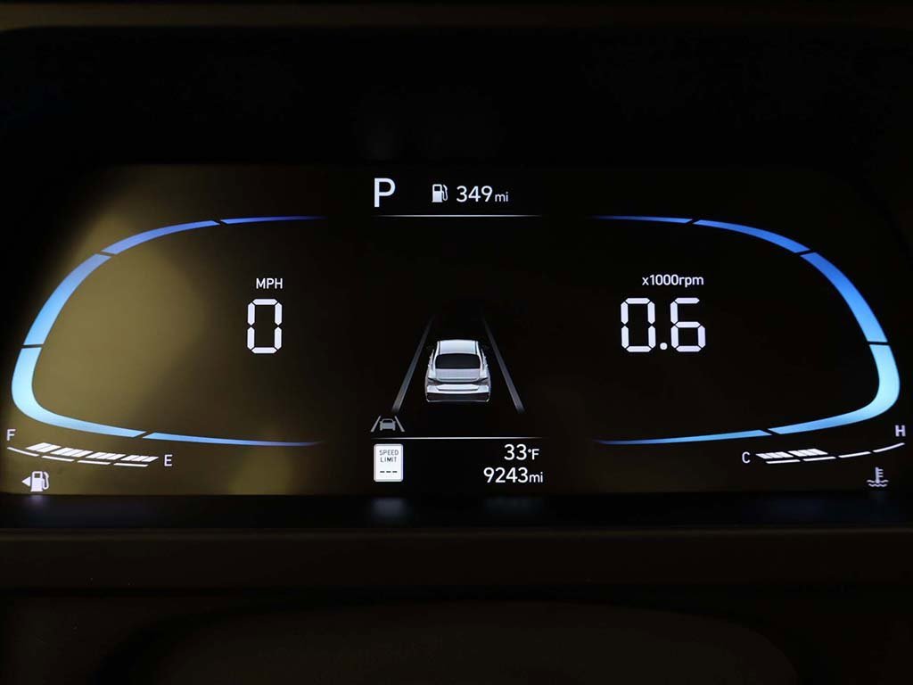 Certified 2025 Hyundai Elantra Sport image 33