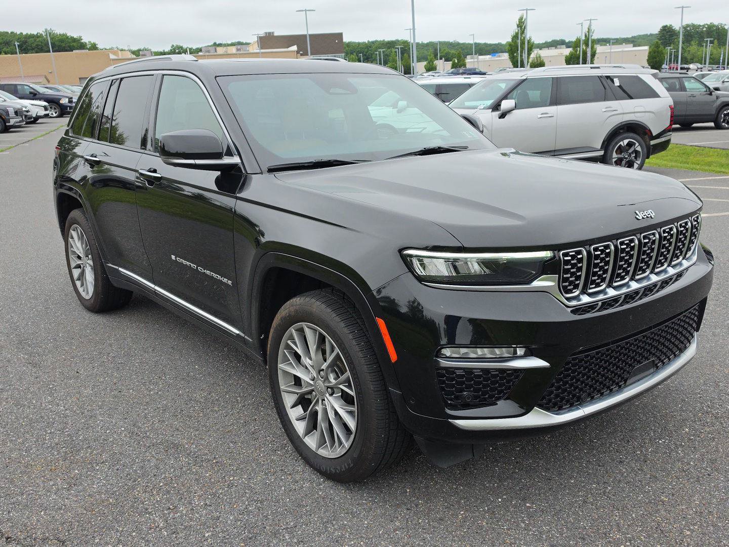 Used 2023 Jeep Grand Cherokee Summit w/ Adv Protech Group IV AWD/4WD image 1
