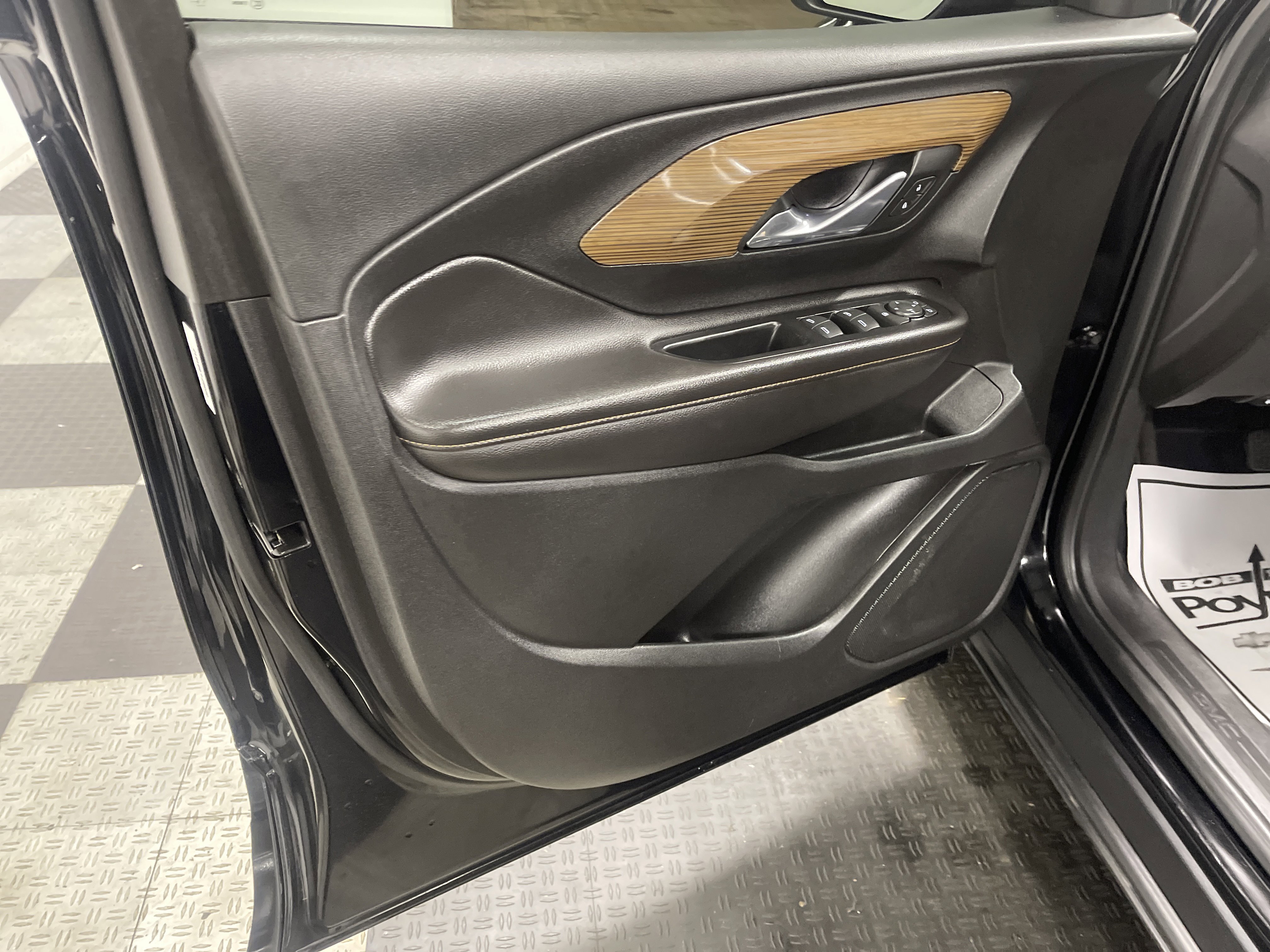 Used 2020 GMC Terrain SLE w/ Elevation Edition image 10