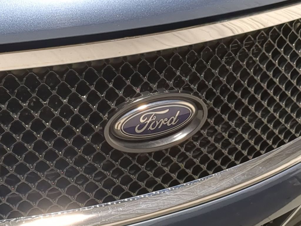 Used 2018 Ford Taurus SHO image 23