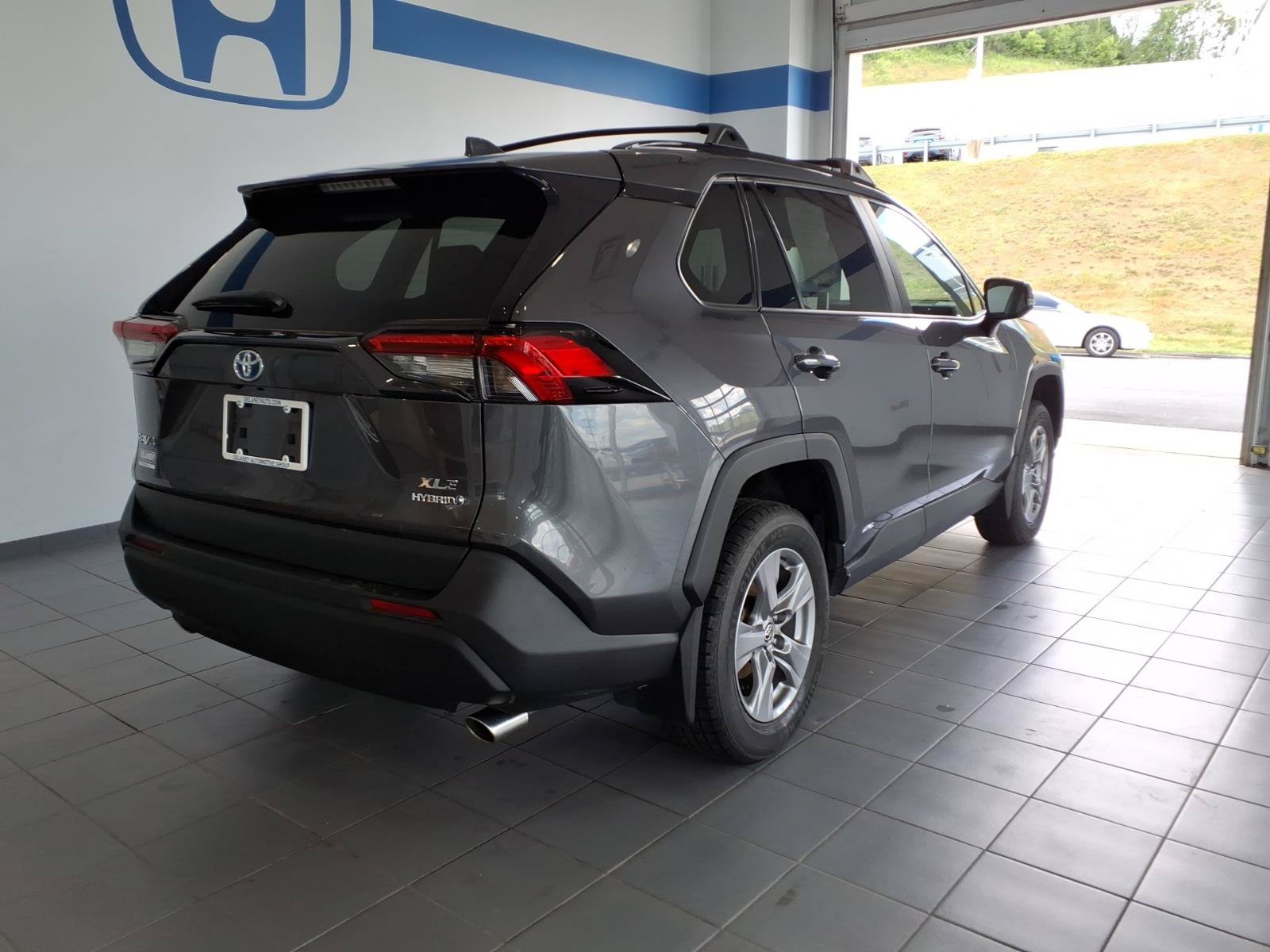 Used 2024 Toyota RAV4 XLE AWD/4WD image 5