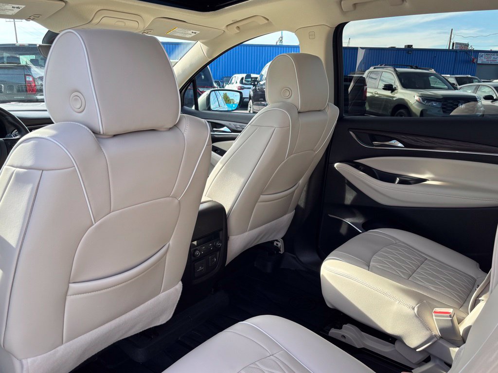 Used 2024 Buick Enclave Avenir AWD/4WD image 18