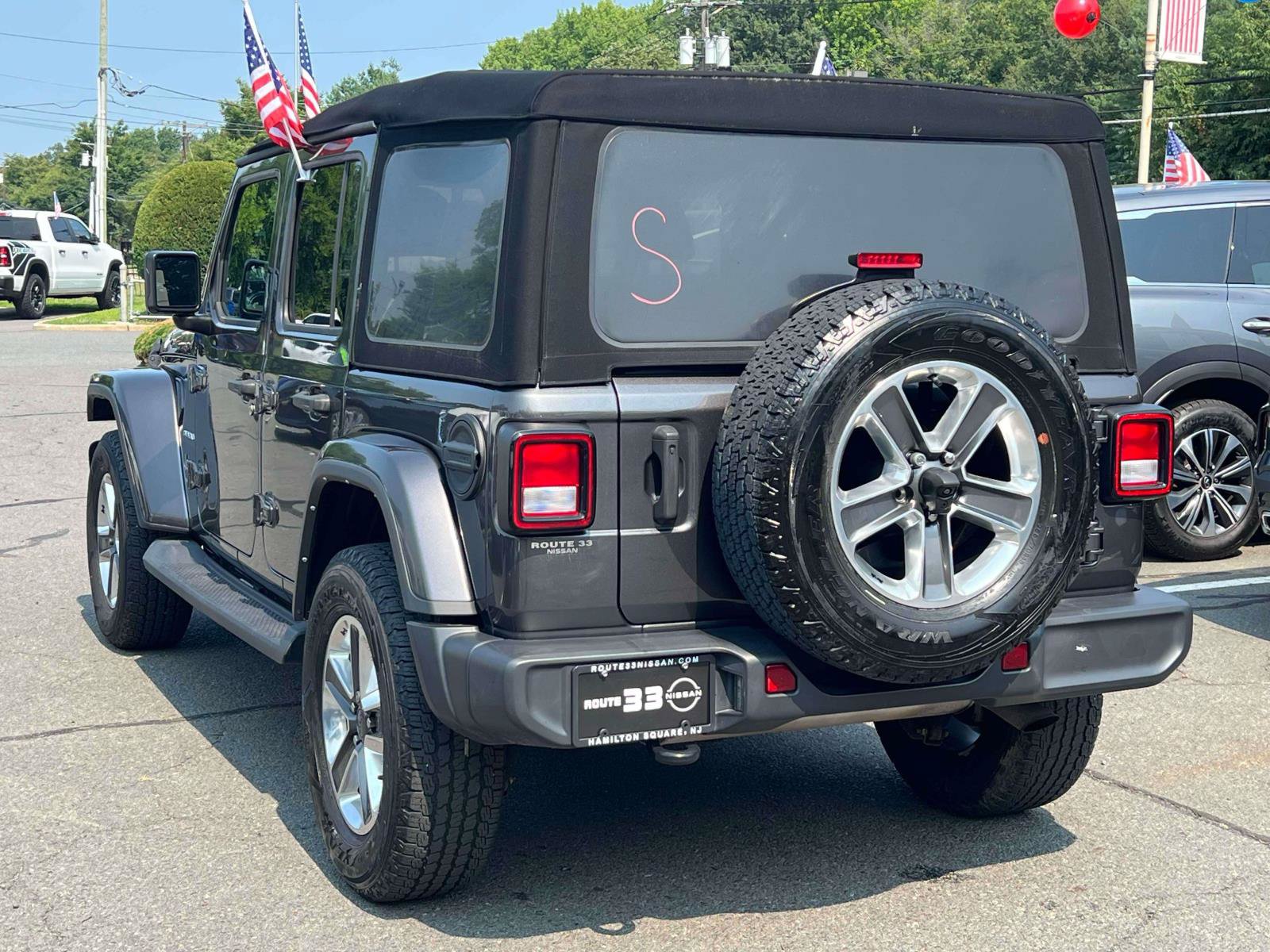 Used 2022 Jeep Wrangler Unlimited Sahara w/ Cold Weather Group AWD/4WD image 3