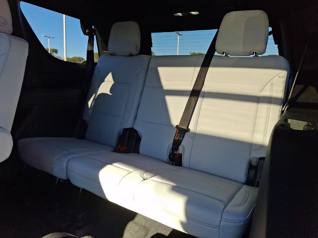 Used 2025 Chevrolet Tahoe Premier AWD/4WD image 21