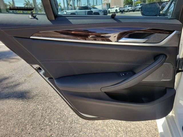 Used 2021 BMW 530i w/ M Sport Package RWD image 10