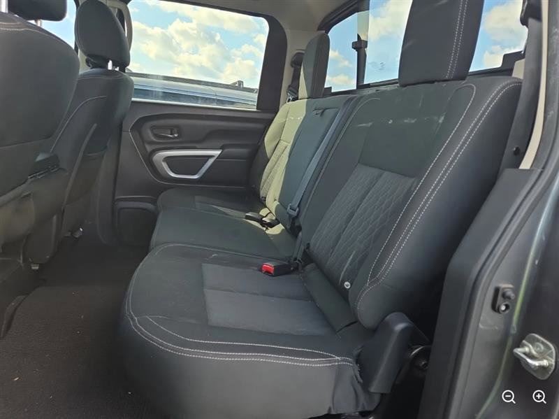 Used 2017 Nissan Titan SV image 6