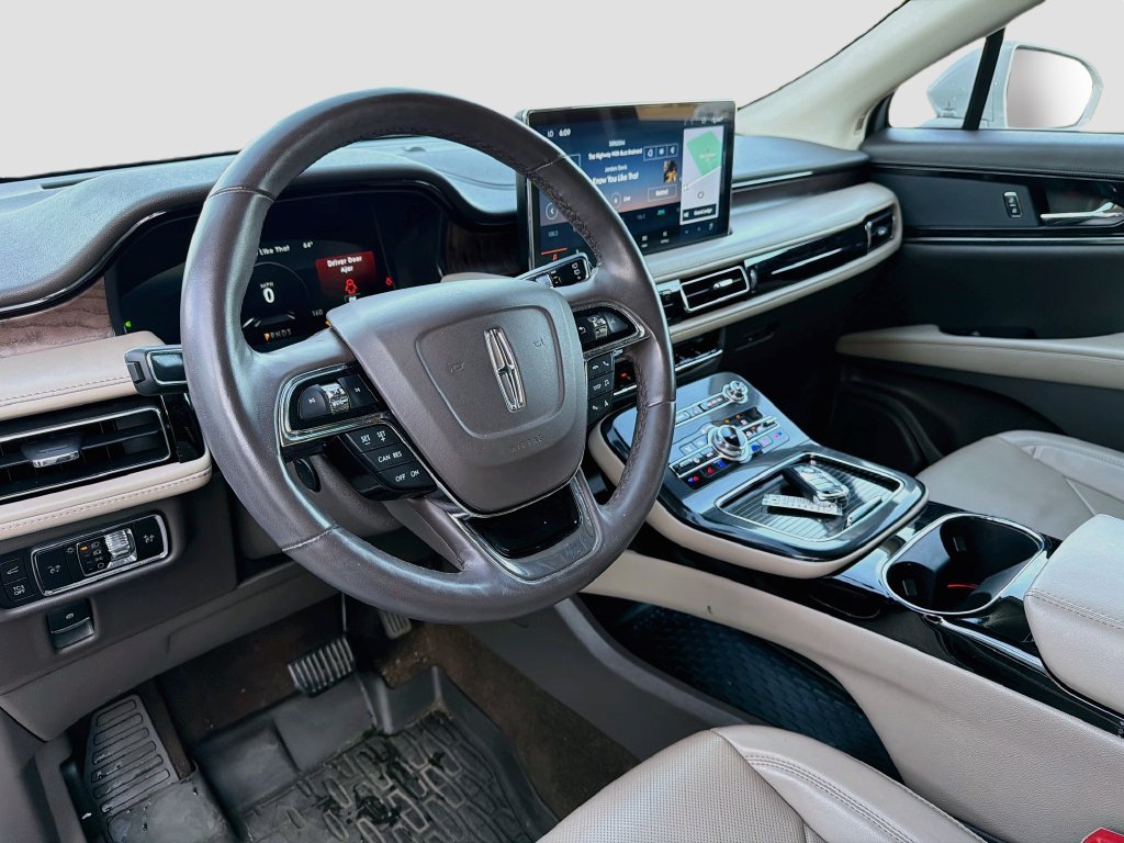 Used 2023 Lincoln Nautilus Reserve AWD/4WD image 9
