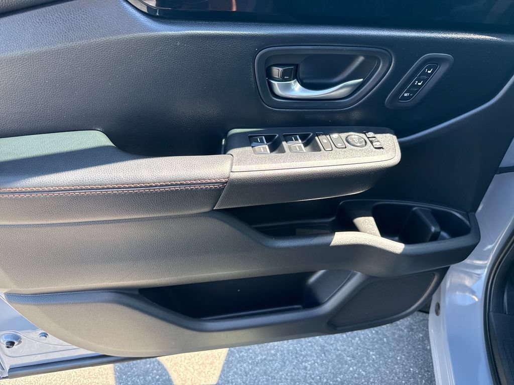 Certified 2025 Honda Pilot TrailSport image 9