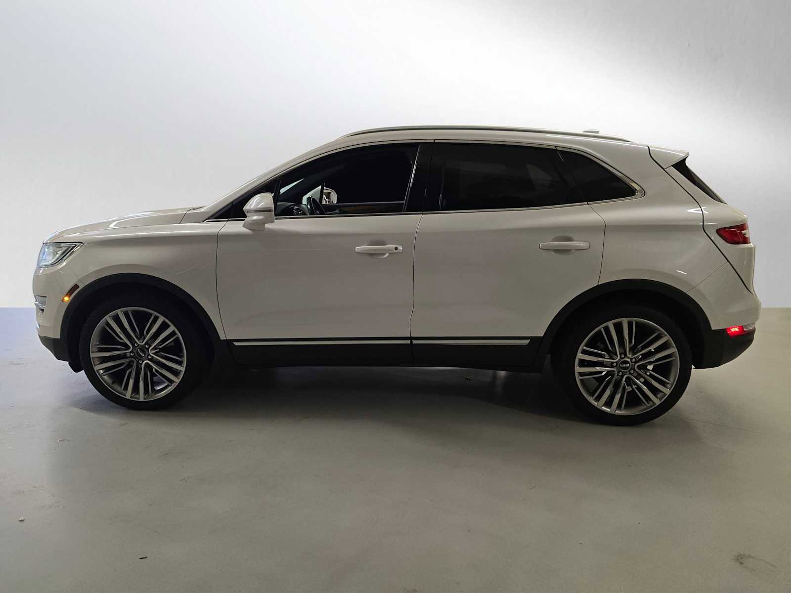 Used 2016 Lincoln MKC Reserve image 2
