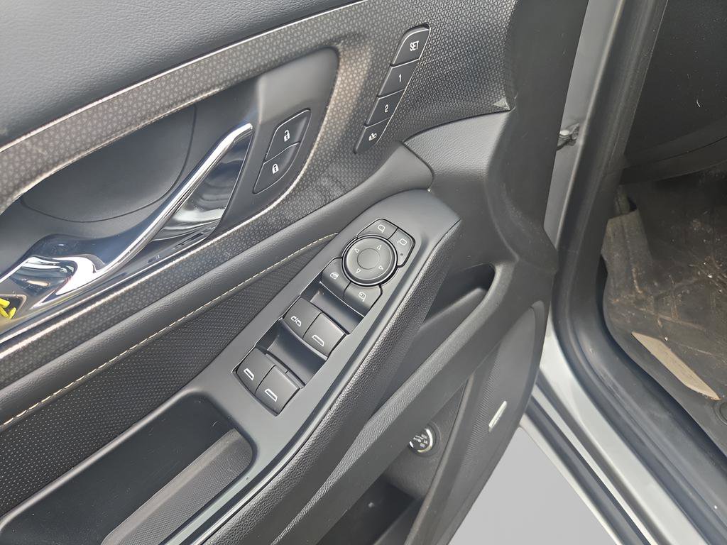 Used 2023 Chevrolet Traverse Premier w/ LPO, Floor Liner Package image 27