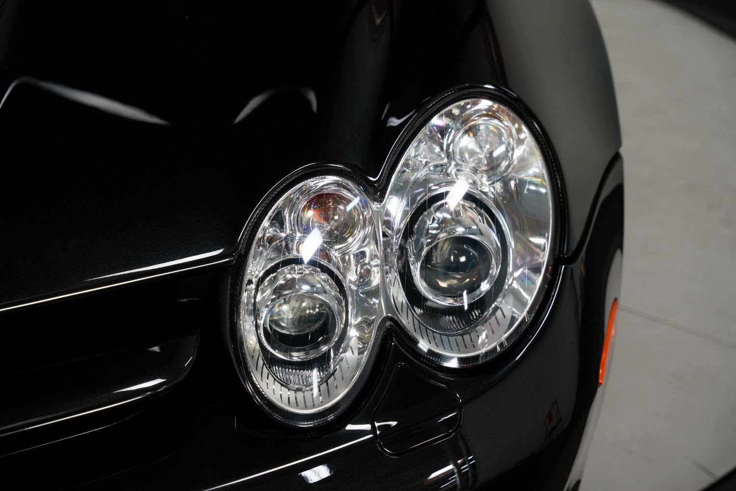 Used 2005 Mercedes-Benz SLR image 16