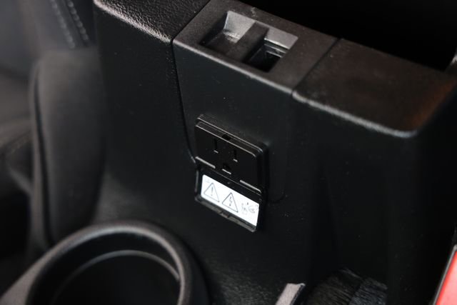 Used 2016 Jeep Wrangler Unlimited Rubicon w/ Connectivity Group AWD/4WD image 23
