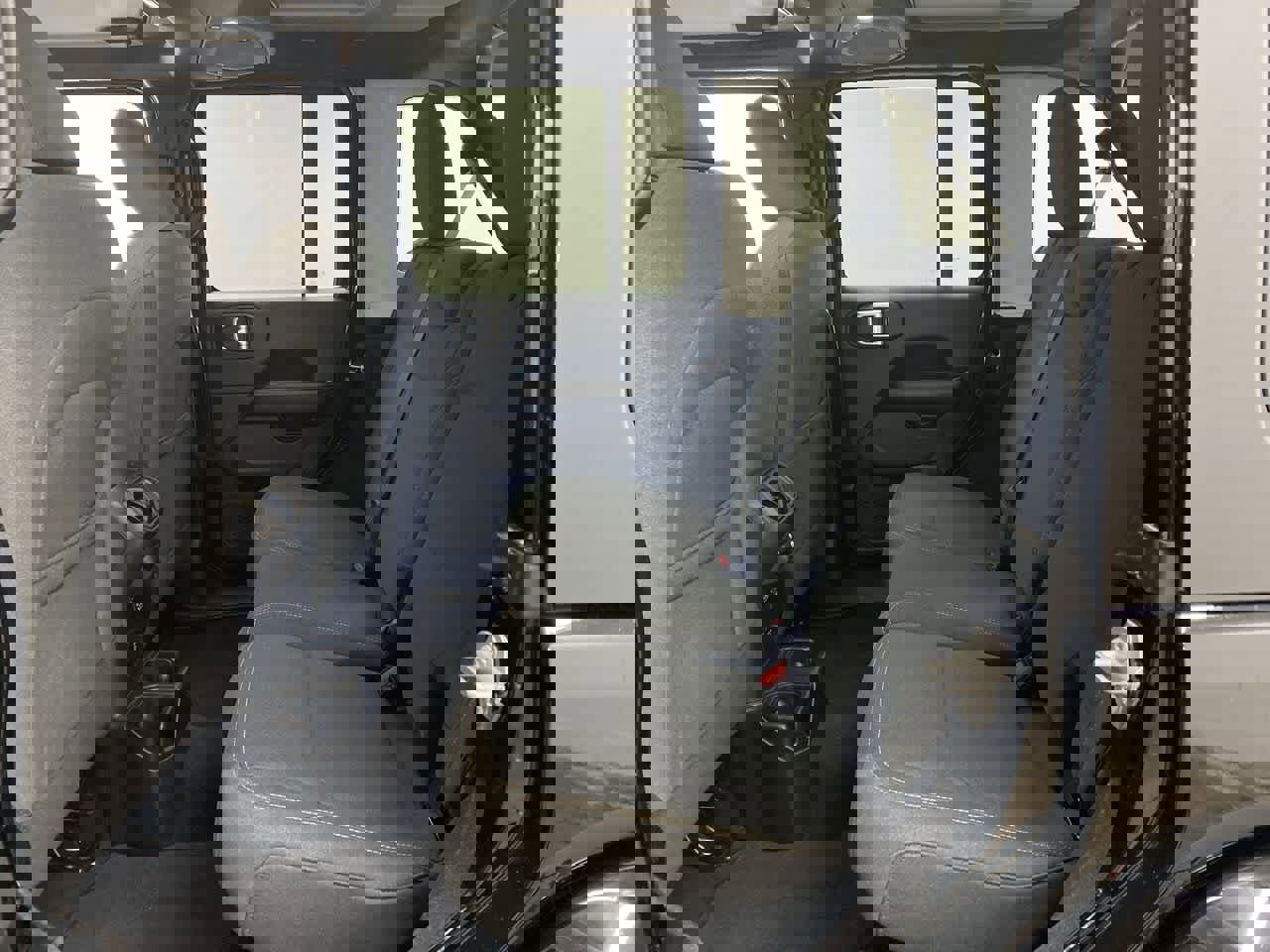 Used 2025 Jeep Wrangler Sahara image 16