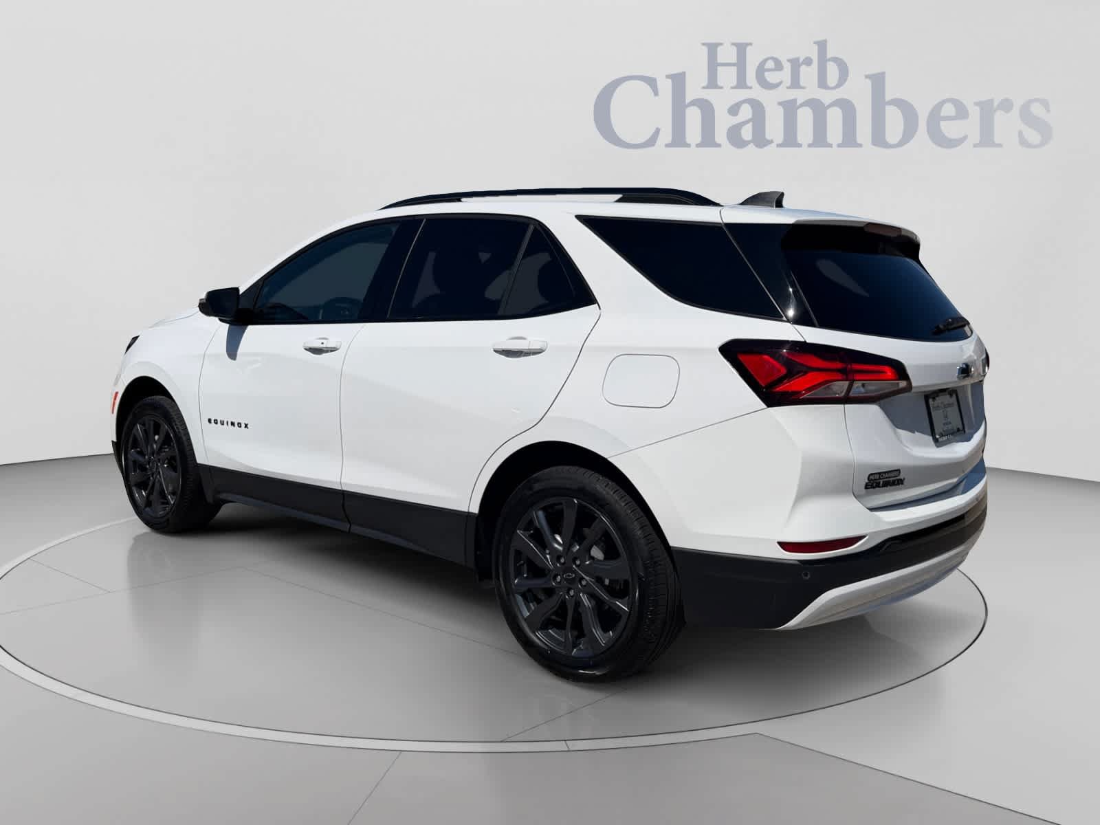 Used 2024 Chevrolet Equinox RS AWD/4WD image 3