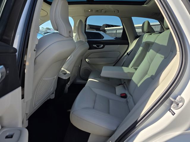 Used 2023 Volvo XC60 B5 Plus AWD/4WD image 19
