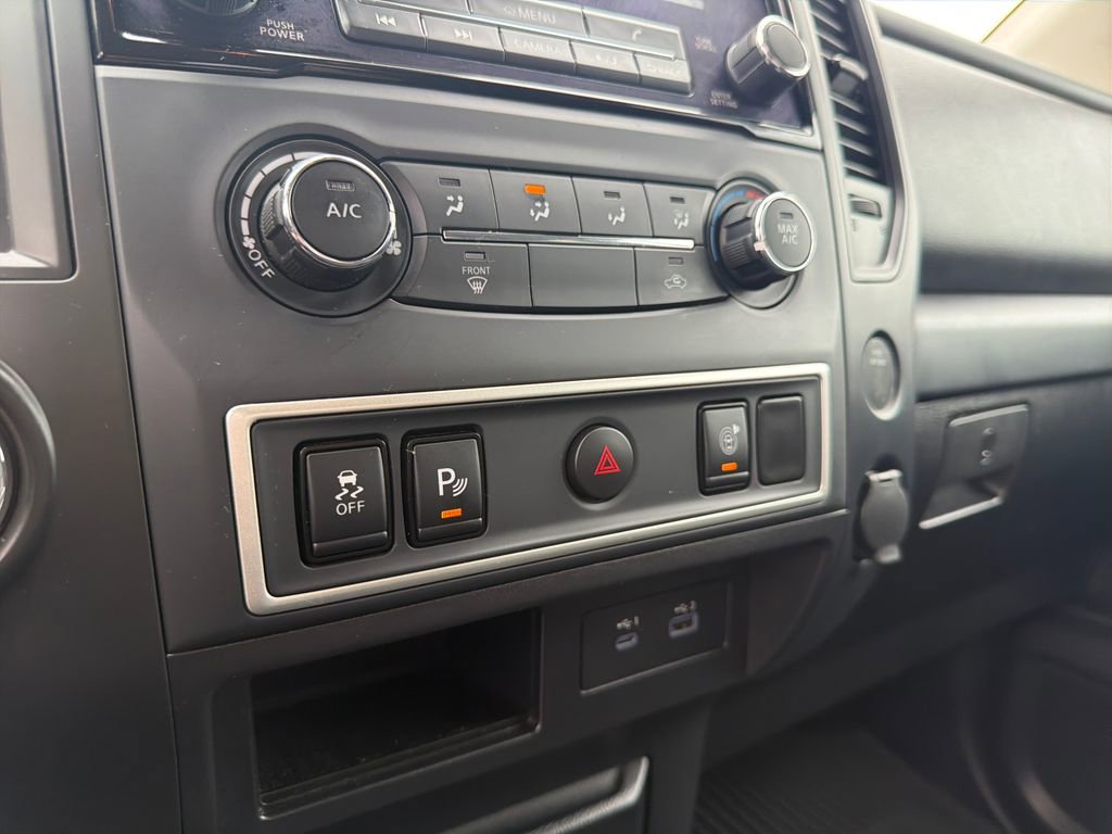 Used 2022 Nissan Titan S image 28