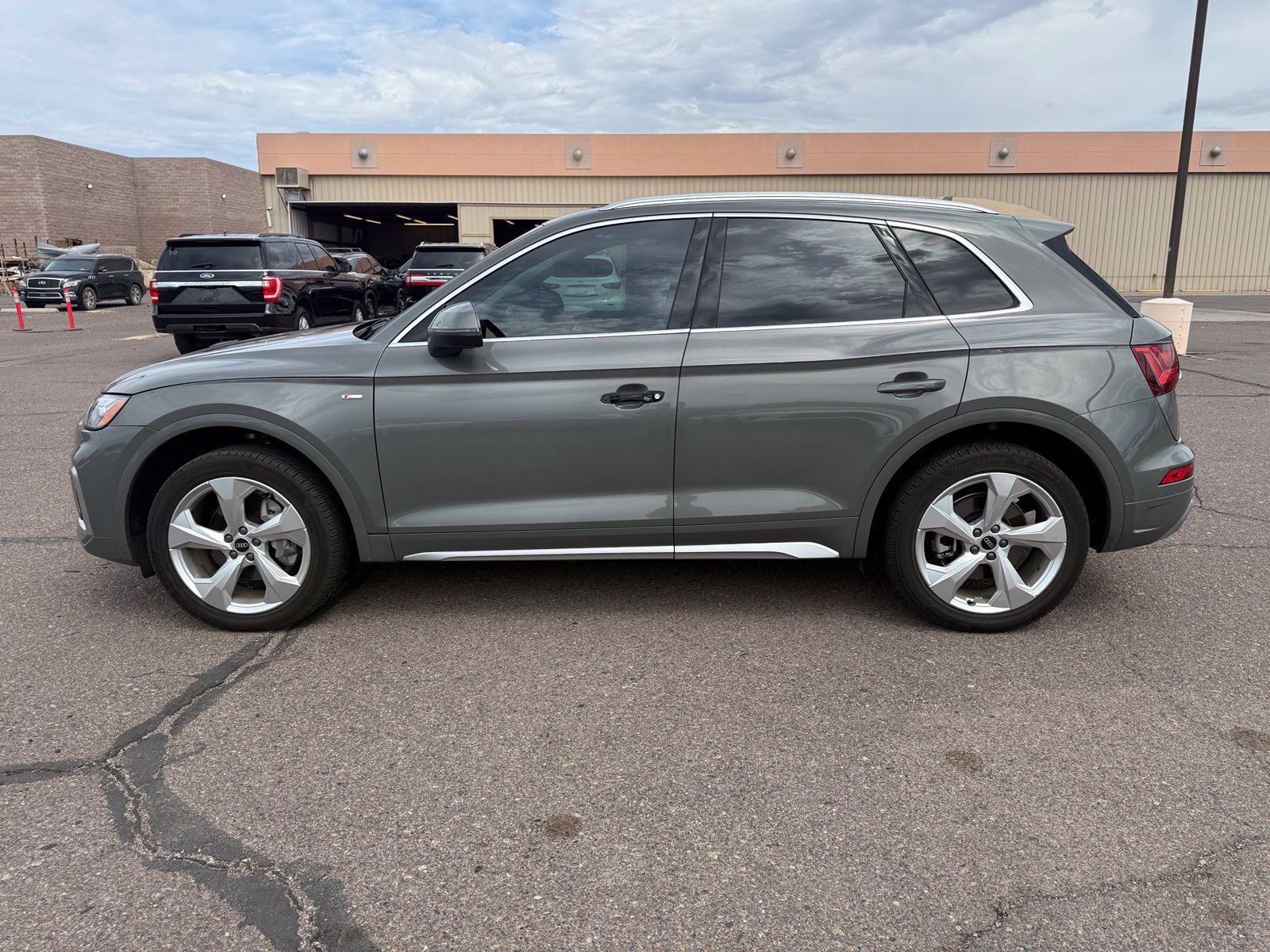 Used 2023 Audi Q5 2.0T Premium Plus w/ Premium Plus Package AWD/4WD image 6