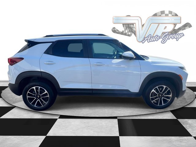 Used 2025 Chevrolet TrailBlazer LT AWD/4WD image 3