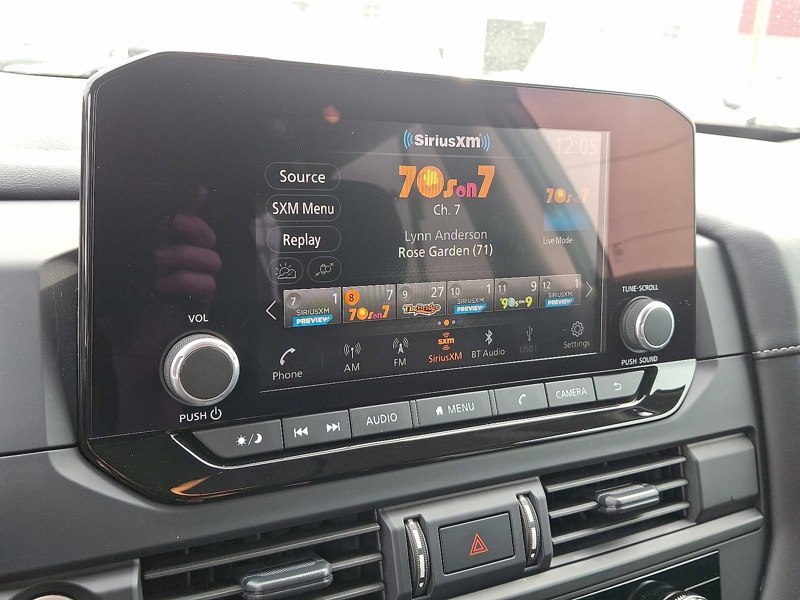 Used 2024 Nissan Pathfinder S image 17