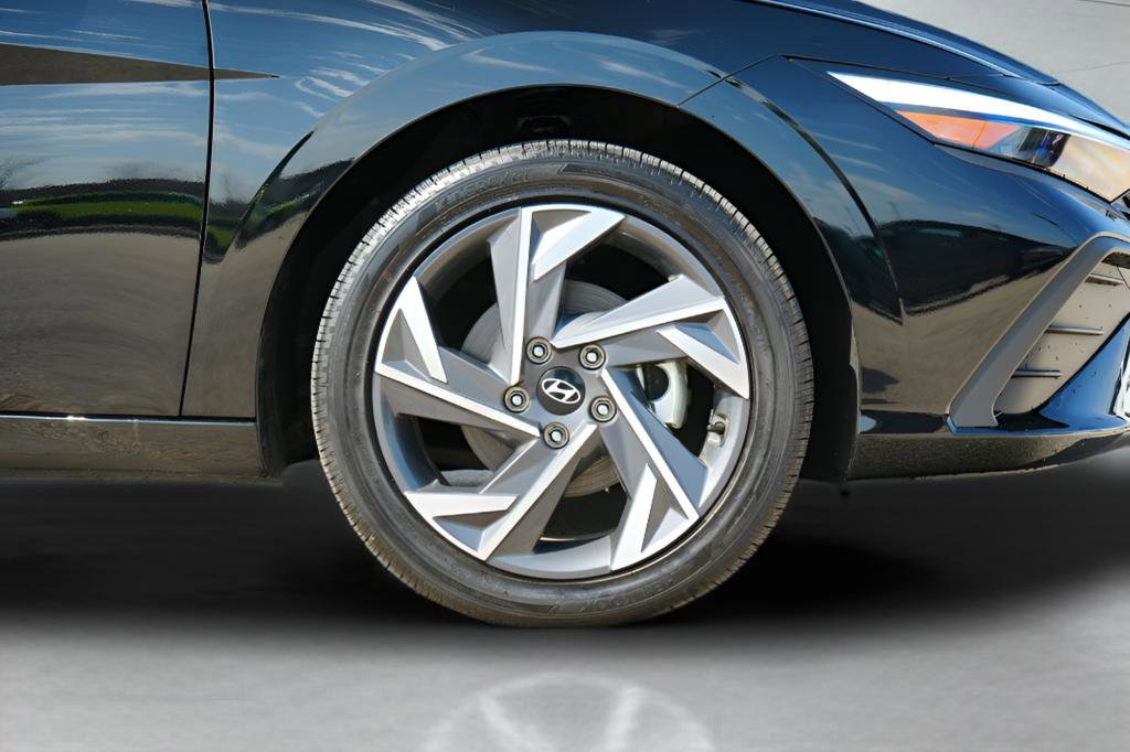 Used 2025 Hyundai Elantra SEL FWD image 10