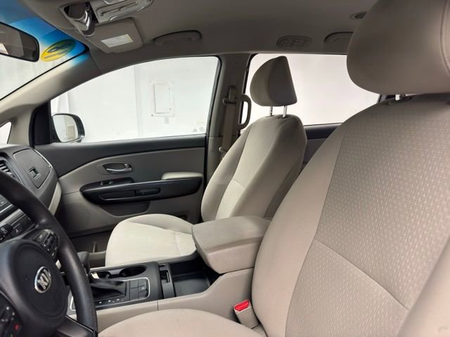 Used 2018 Kia Sedona L image 7