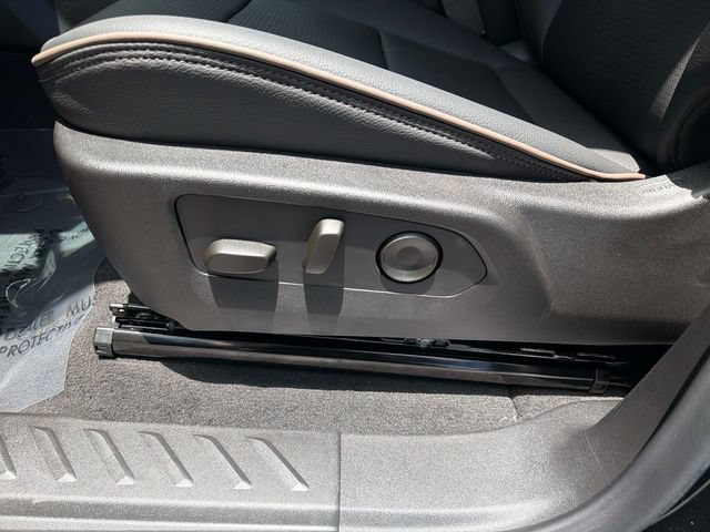 New 2026 GMC Canyon Denali w/ LPO, Denali Black Edition AWD/4WD image 18