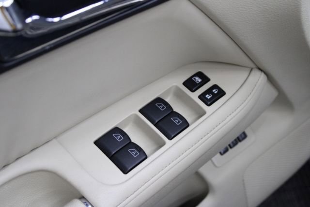 Used 2010 INFINITI M35 w/ Technology Pkg RWD image 8