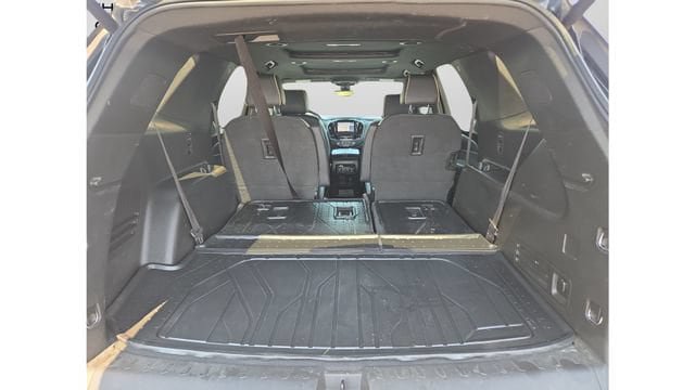 Used 2023 Chevrolet Traverse Premier w/ Redline Edition AWD/4WD image 34