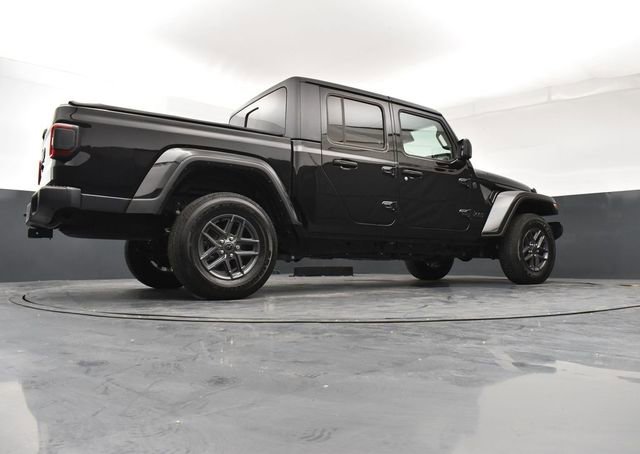 Used 2024 Jeep Gladiator Sport image 24