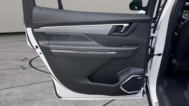 Used 2025 Buick Enclave Preferred image 25