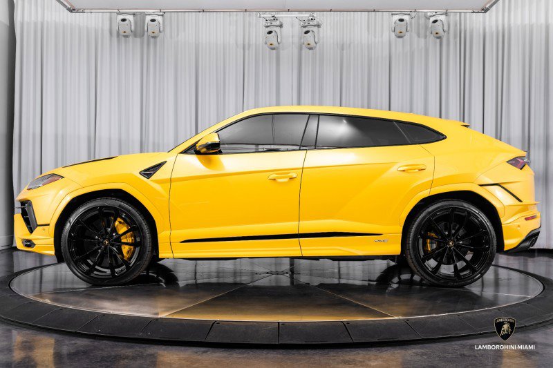Used 2023 Lamborghini Urus S image 9
