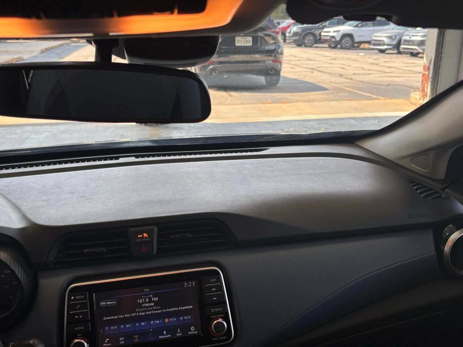 Used 2025 Nissan Versa SV FWD image 33