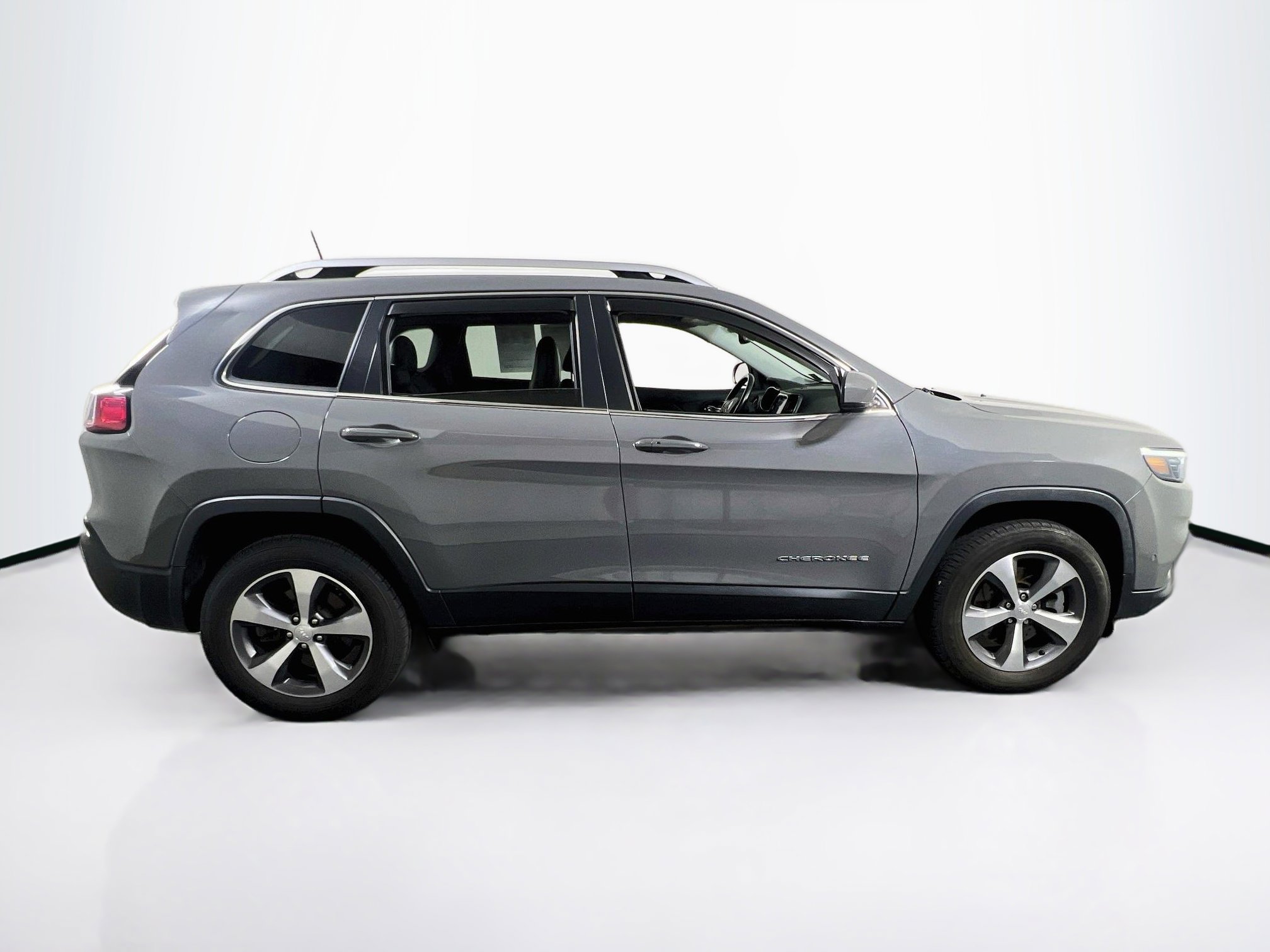 Used 2021 Jeep Cherokee Limited w/ Mopar Interior Package AWD/4WD image 4
