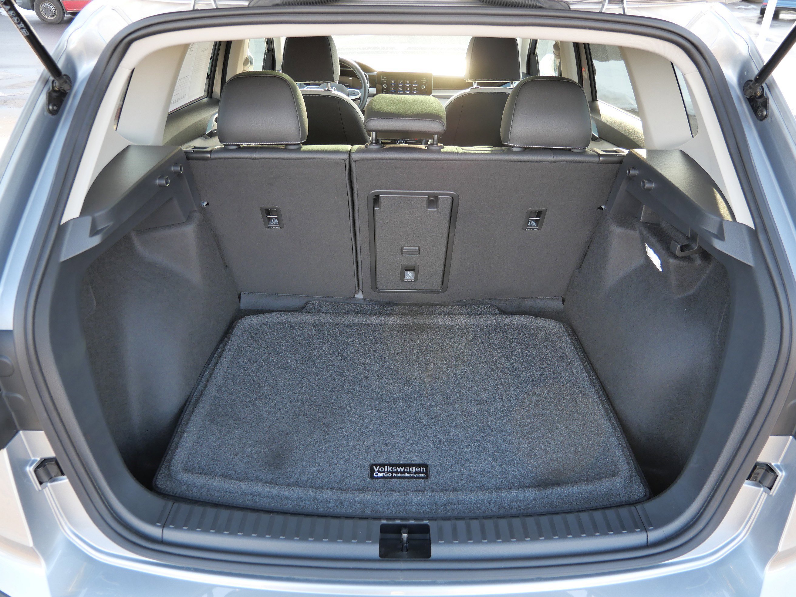 Certified 2025 Volkswagen Taos SE image 18