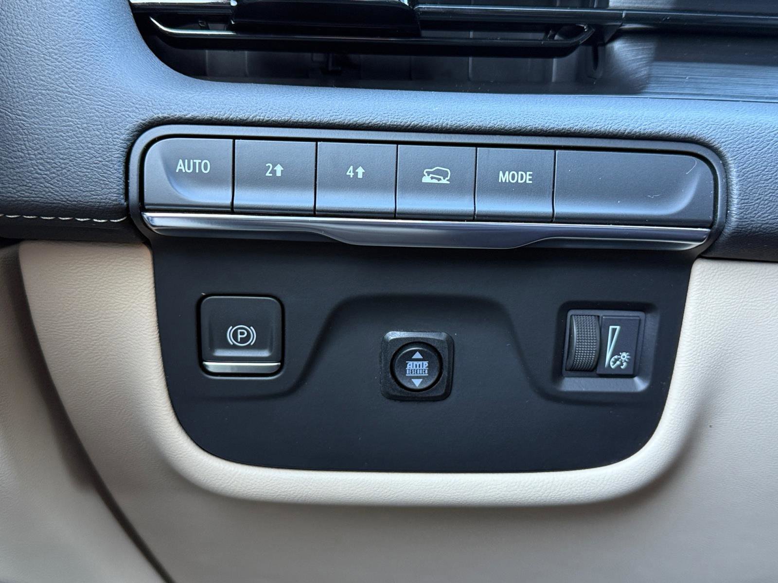 Certified 2024 Cadillac Escalade Premium Luxury image 22