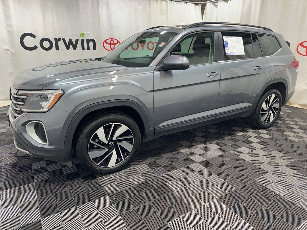 Used 2025 Volkswagen Atlas SE AWD/4WD image 4