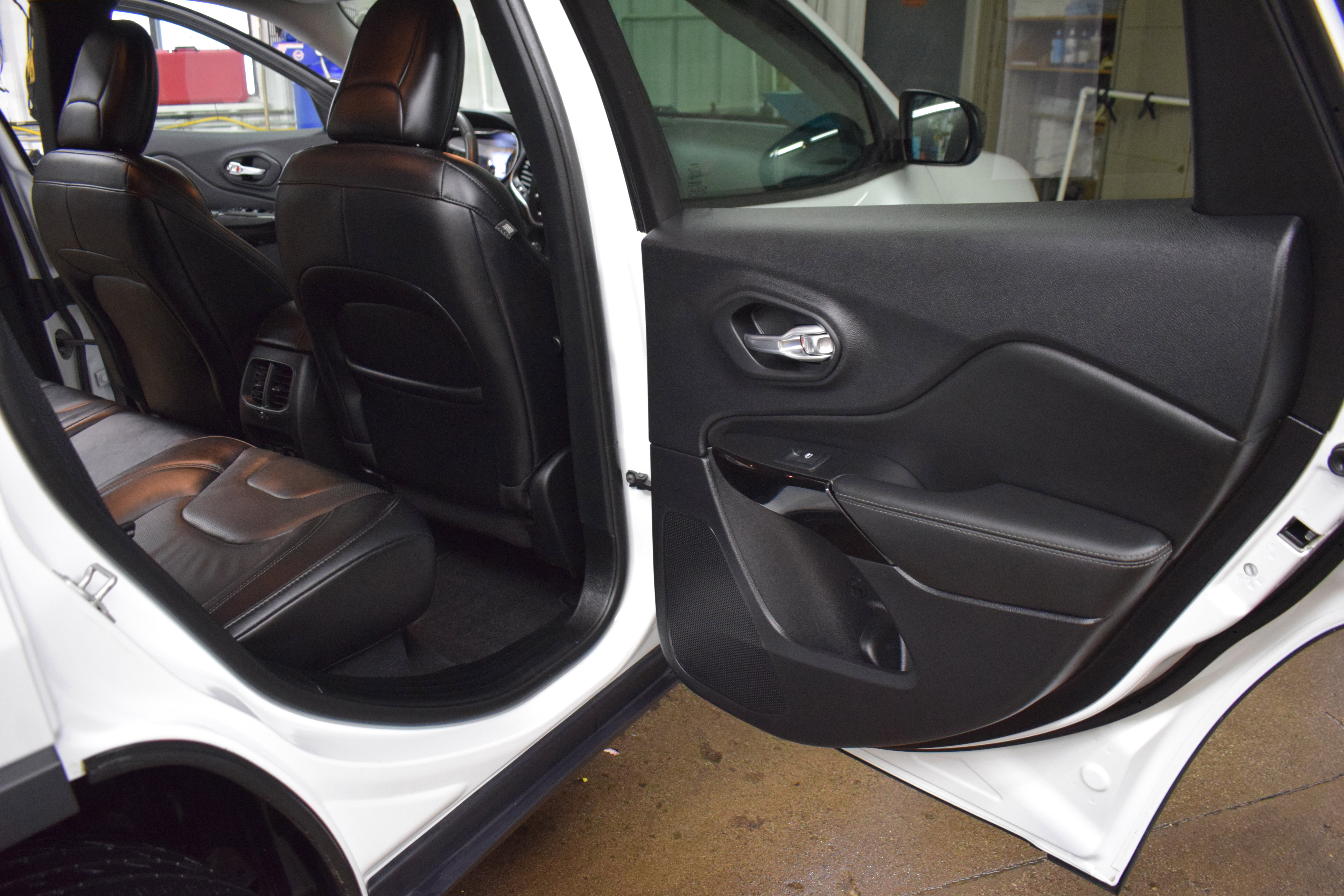 Used 2023 Jeep Cherokee Altitude Lux image 7