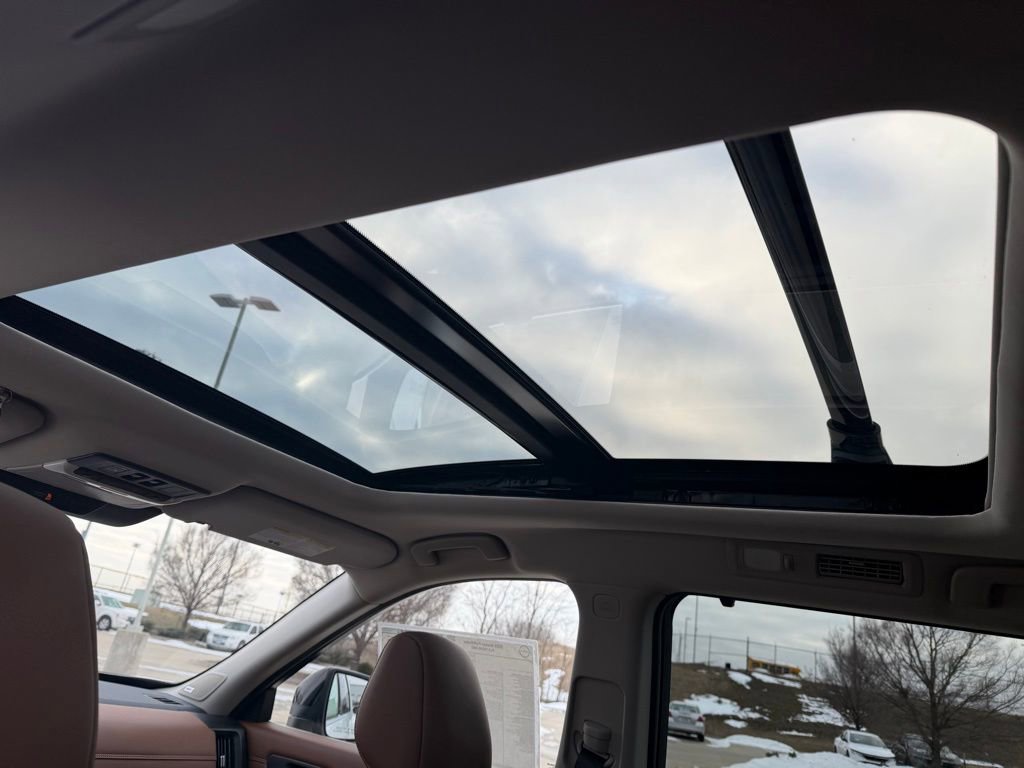 New 2026 Nissan Pathfinder SL image 19