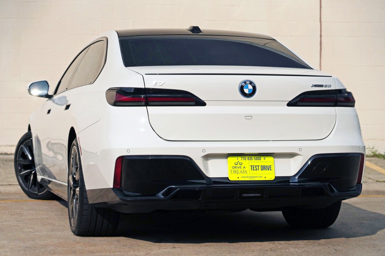 Used 2024 BMW i7 xDrive60 w/ Premium Package AWD/4WD image 5