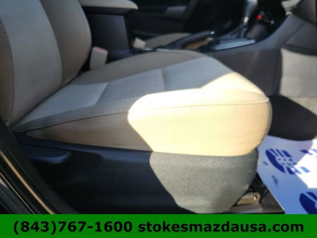 Used 2015 Toyota Corolla LE FWD image 17