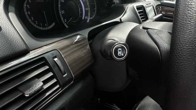 Used 2017 Honda Accord EX-L image 30