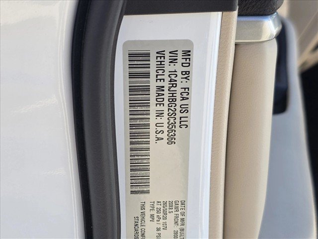 Used 2025 Jeep Grand Cherokee Limited w/ Black Appearance Package AWD/4WD image 24